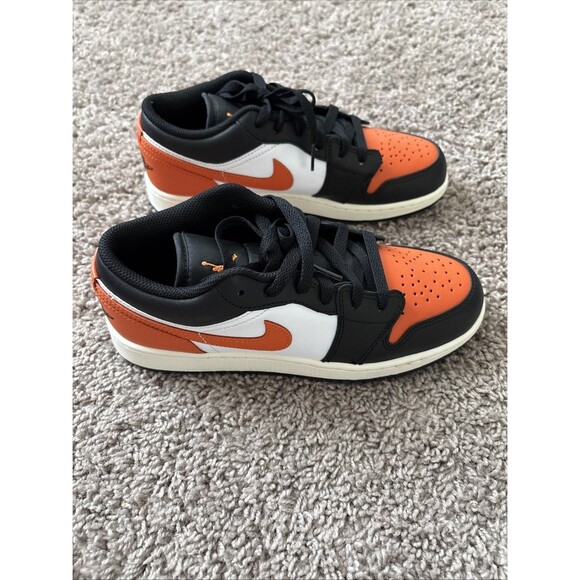 AIR JORDAN 1 LOW BLACK STARFISH WHITE 553560-081 BOYS GRADE SCHOOL SIZE 6Y New - Picture 6 of 6